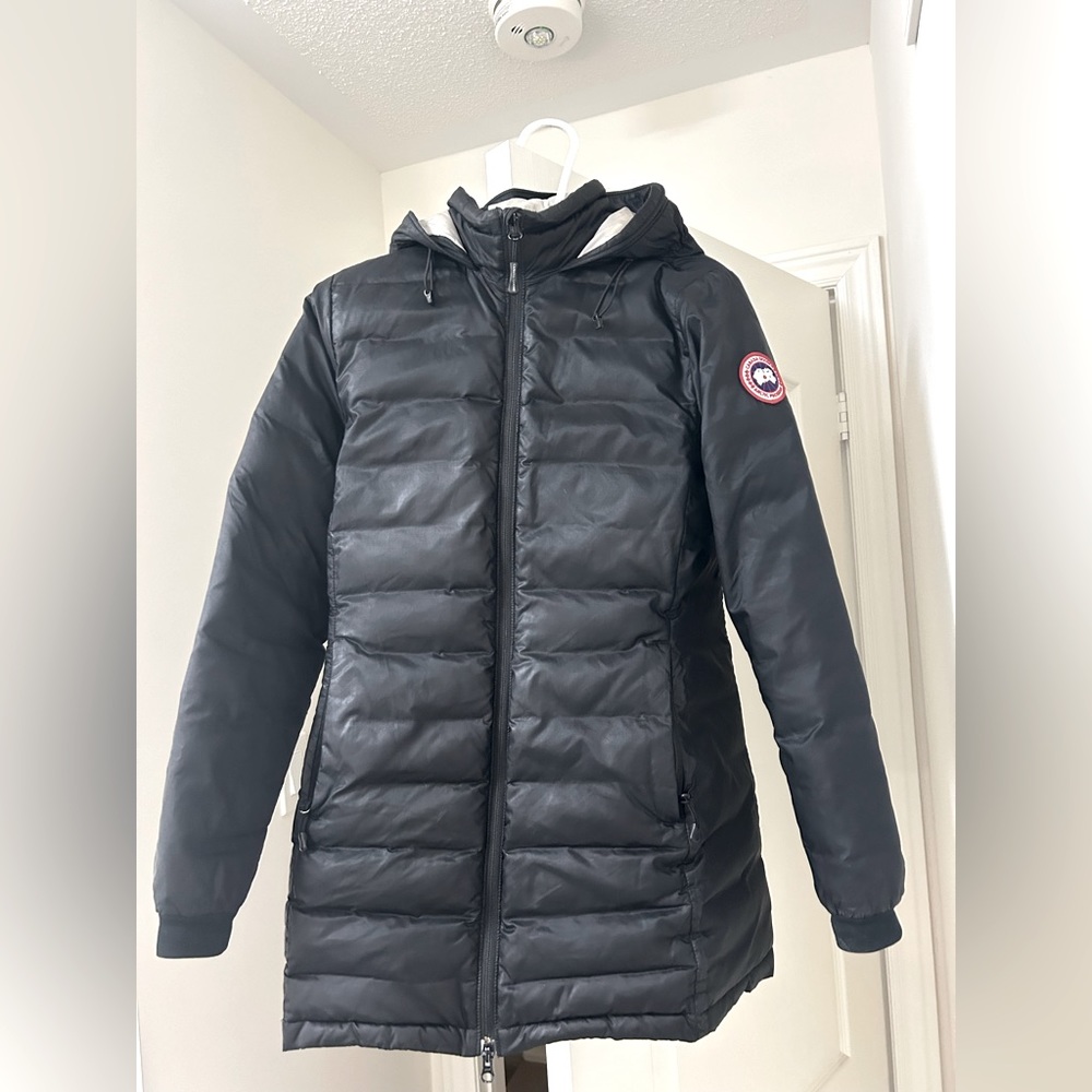 Canada Goose woman jacket.